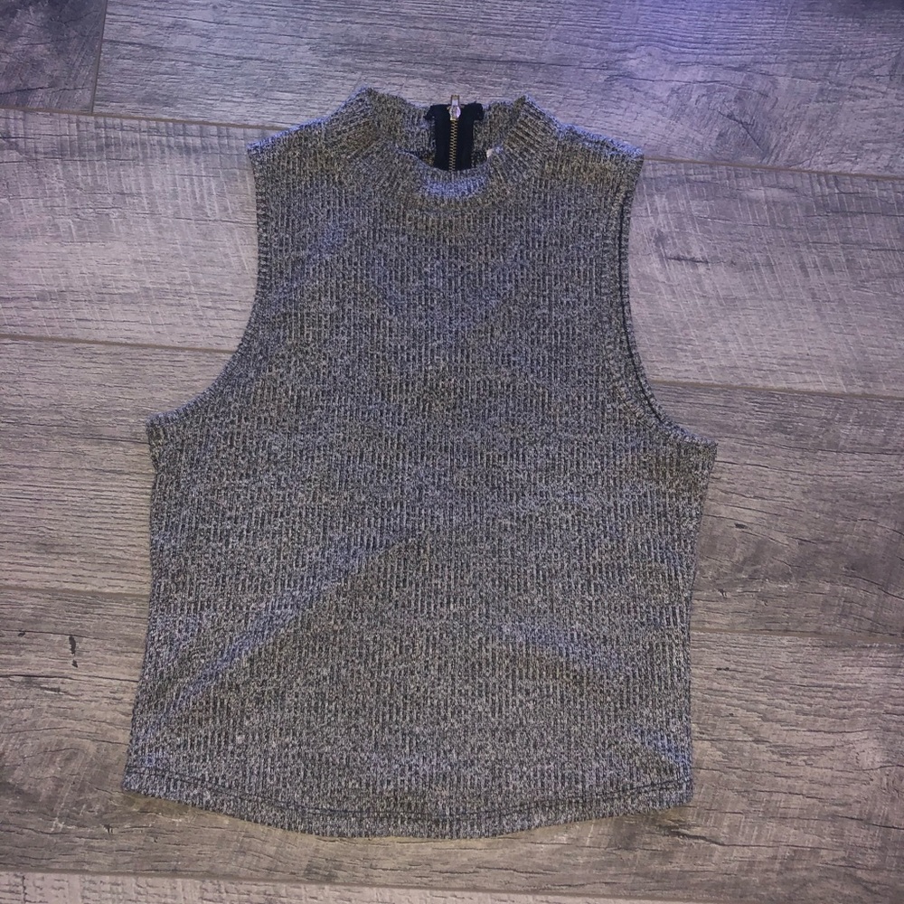 Sleeve less turtle neck top